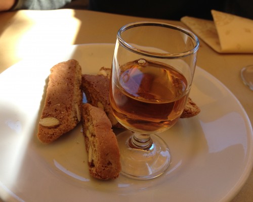 Vino dolce con i cantucci